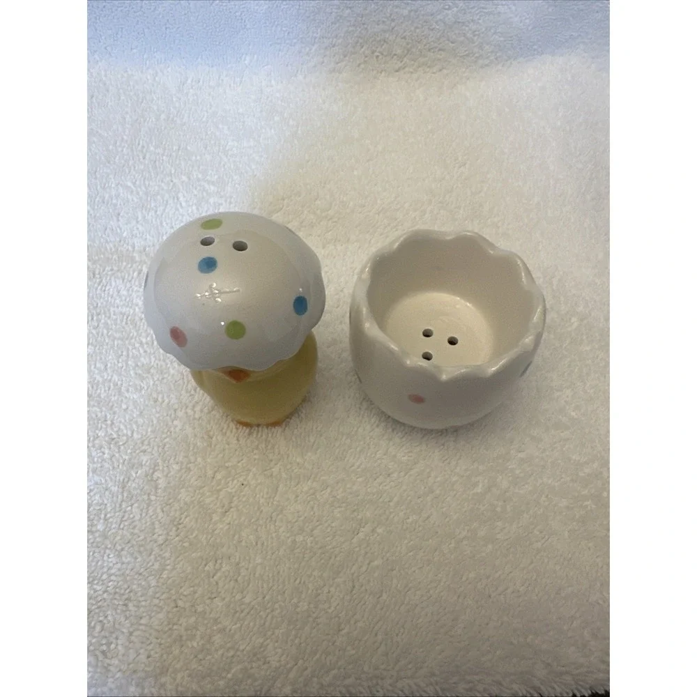 Ceramic Chick & Easter Egg Salt & Pepper Shakers‎ 3.5 X 2